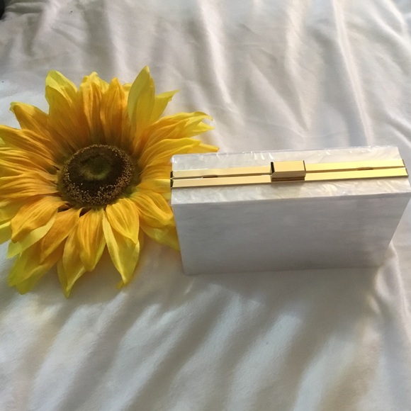 Box Clutch - Picture 2 of 3